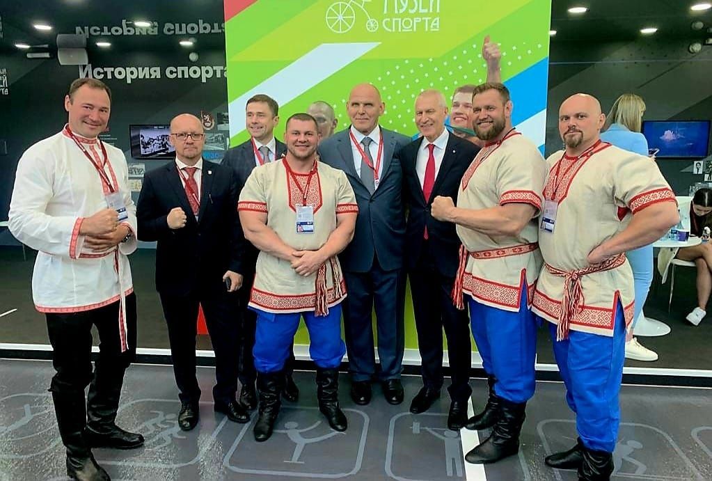 Наши силачи на международном экономическом форуме